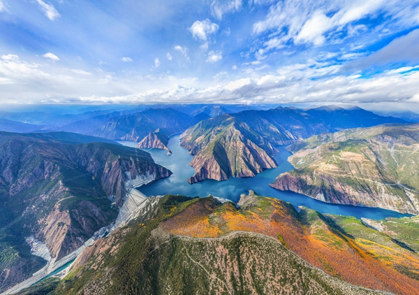 走近大国工程 | 大江奔流风光好 绿电澎湃出高原  探访国家首个水风光一体化示范基地