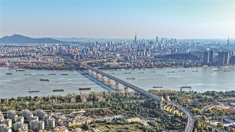 时代专论丨高质量发展是全面建设社会主义现代化国家的首要任务