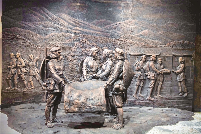 始终与人民同心同向  长征时期密切联系群众的生动实践